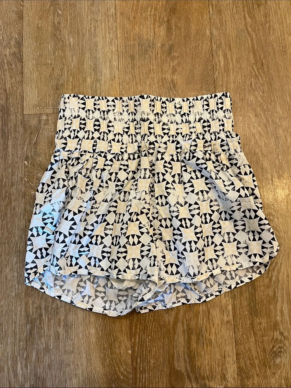 FP Movement The Way Home Shorts Size Small White Black Patterned Activewear - Picture 3 of 13